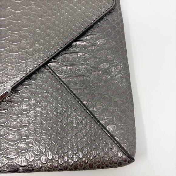 Stella & Dot City Slim Pewter Vegan Leather Clutch, EUC, MSRP $79 - Picture 5 of 11